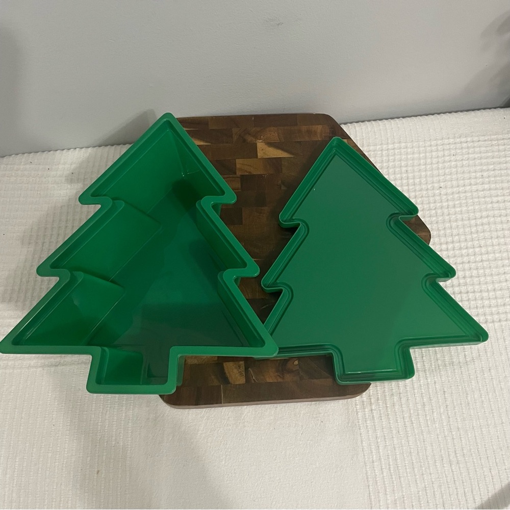 Christmas Tree Plastic Container - Picture 2 of 5